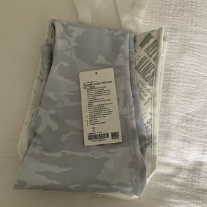 BNWT Lululemon White Camo Wunder Under Scallop